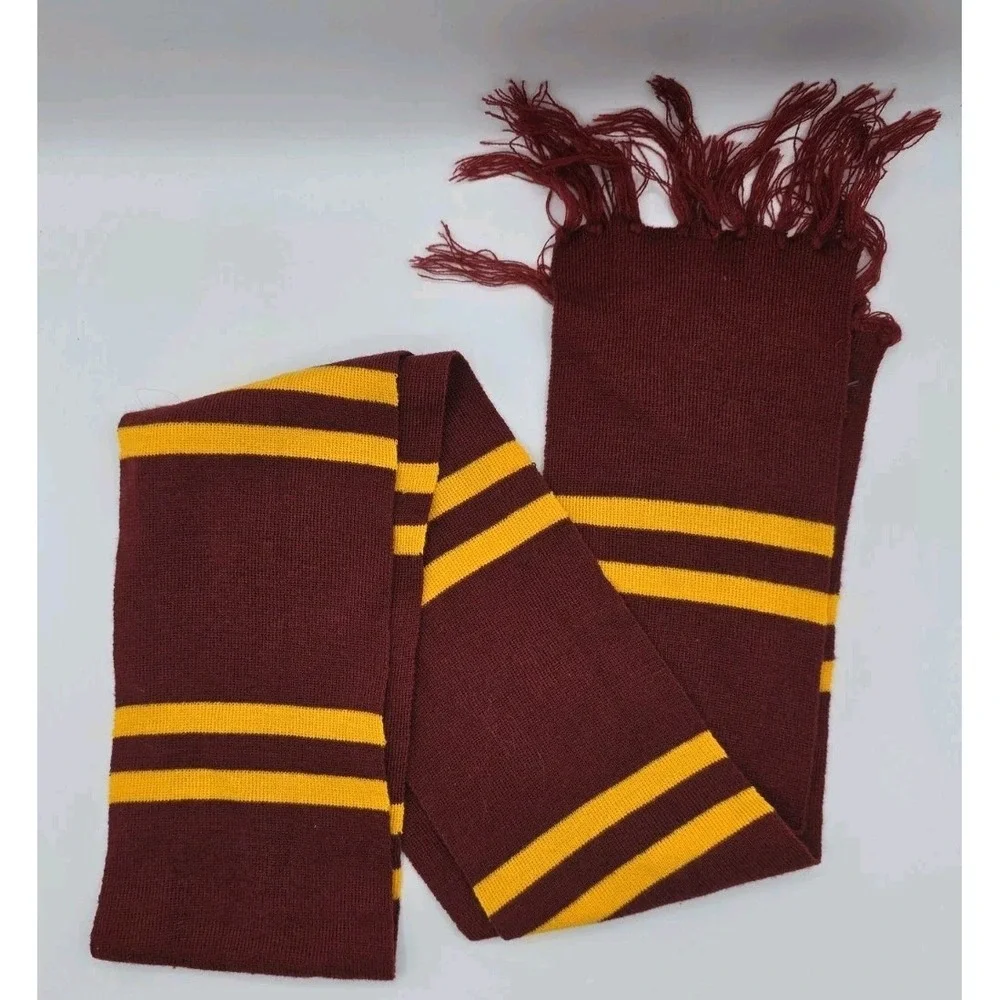 Harry Potter‎ Gryffindor Red Yellow Winter Scarf Warner Bros Large Crest- NO TAG